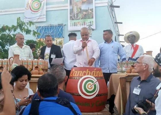 Arte y colorido de Festival Canchánchara en Trinidad de Cuba