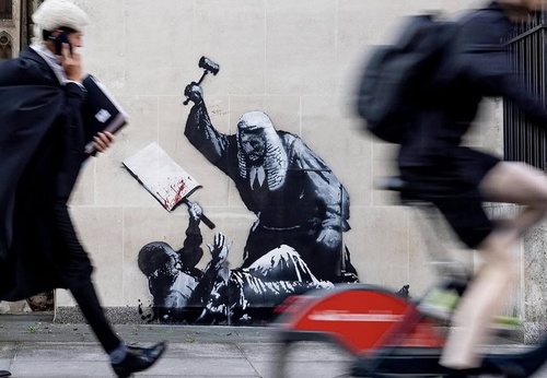 Novo mural de Banksy surge após manifestação em apoio a ativistas palestinos