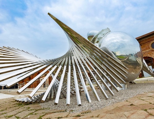 sulpture by manolo valdes spain