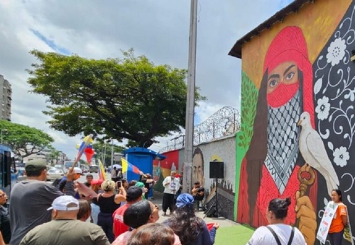 Walls transform into trenches of art for the freedom of the Palestinian people!
