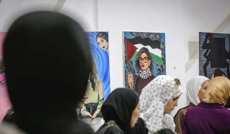 Gaza Exhibition Reflects Pain and Resilience Through the Art of Palestinian Girls