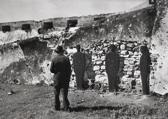 Gallery of Photos by Henri Cartier-Bresson-30s & 40s