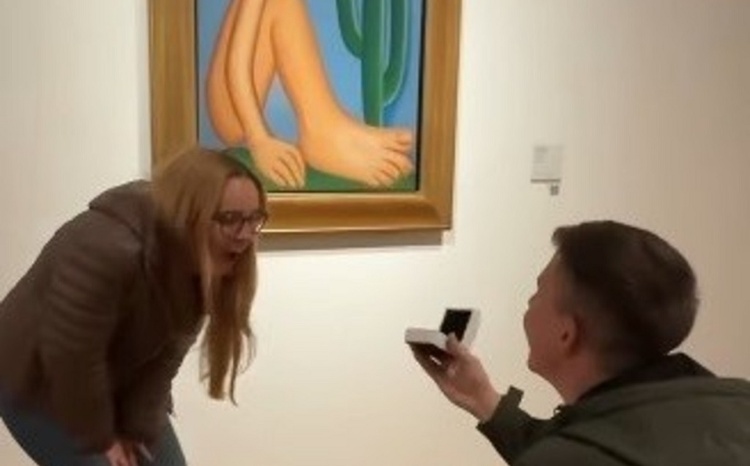 Douglas propuso matrimonio delante del cuadro “Abaporu” del Malba