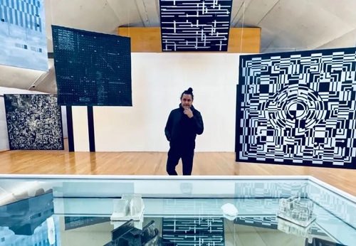 La nueva exposición de Ernesto Ríos que fusiona arte, ciencia y tecnología