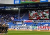 Impactante protesta de la afición del Alavés por Gaza con un cuadro de Pablo Picasso