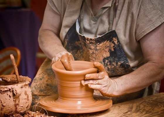 What is the ceramic manufacturing process?