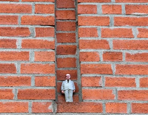 Gallery of Sculpture & Modern art by Isaac Cordal-Spain