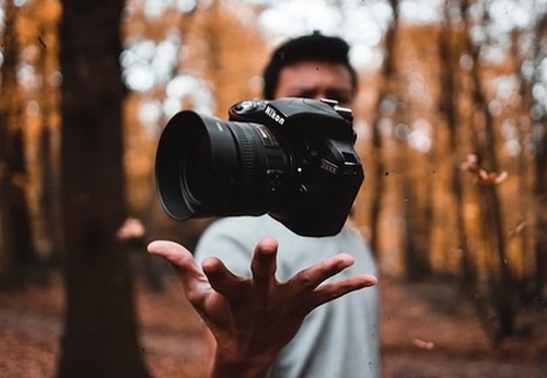 Difference Between Documentary and Artistic Photography + Creative Techniques for Photographers