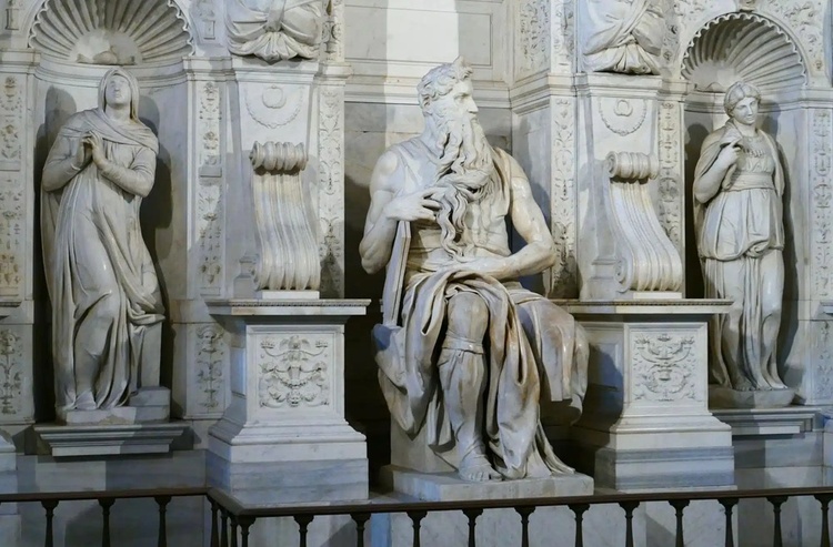 A Arte da Escultura: Entre a Matéria, o Espaço e a Expressão