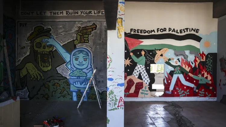 A gallery against the "genocide in Gaza"