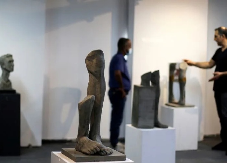 Palestinian Artist Transforms War Rubble in Gaza into Art