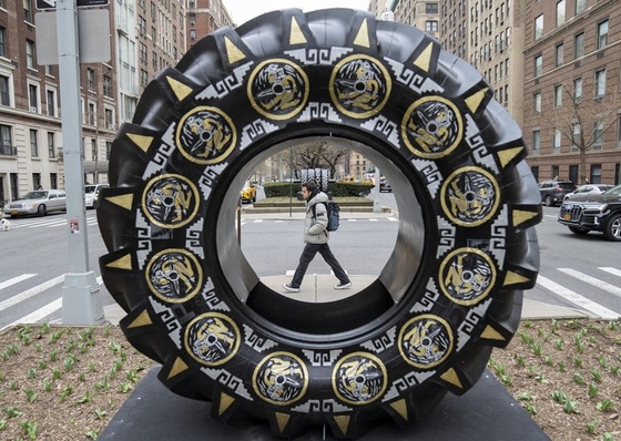 The Mexican Betsabeé Romero installs sculptures in New York