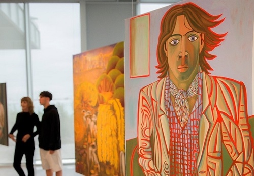 Florencia Böhtlingk na Malba Puertos: Pintando com a Vibração da Imediatidade