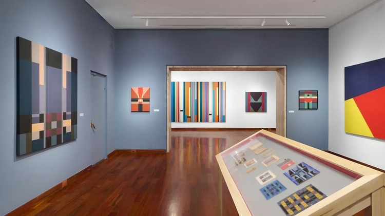 La esencia geométrica de Fanny Sanín se exhibe en la Americas Society