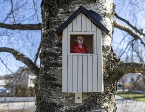 Gallery of Sculpture & Modern art by Isaac Cordal-Spain