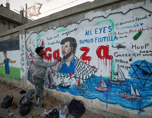Gazan Artists Pay Tribute to the Global Sumud Flotilla with Mural