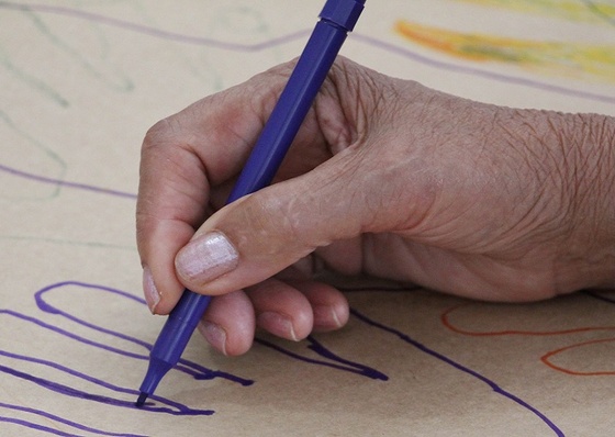 Con pintura, estudio y conferencias