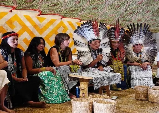 El arte contemporáneo busca en el pasado las respuestas para reparar el futuro