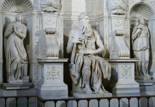 A Arte da Escultura: Entre a Matéria, o Espaço e a Expressão