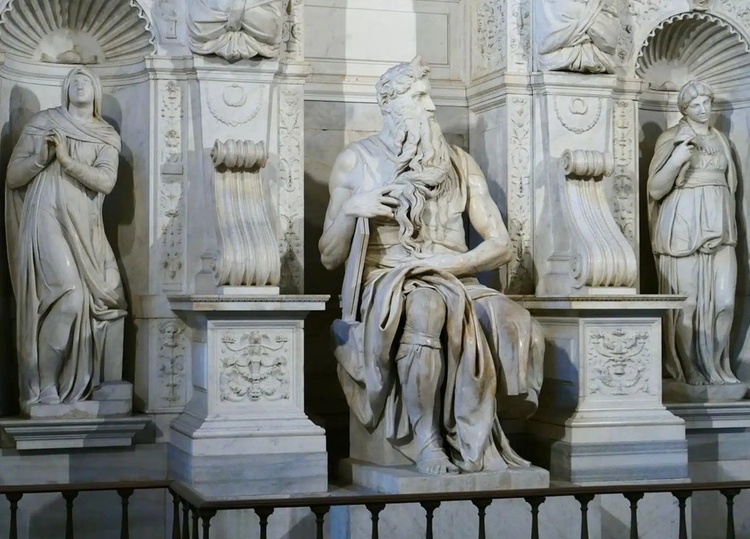 A Arte da Escultura: Entre a Matéria, o Espaço e a Expressão