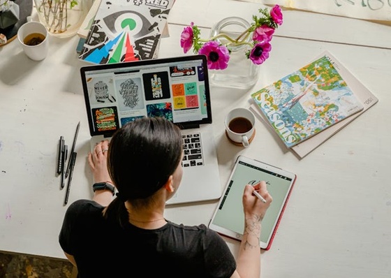 The Age of Connectivity and Collaboration in Digital Arts