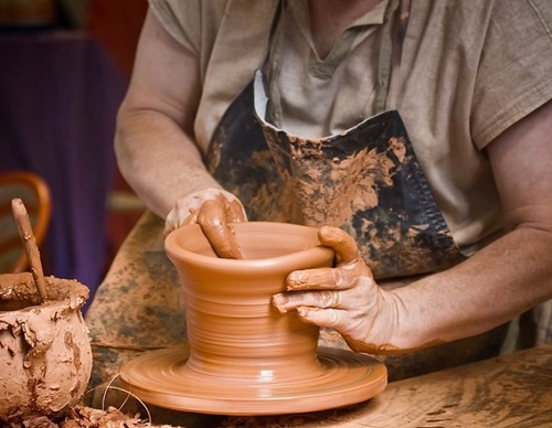 ¿Cuál es el proceso de fabricación de la cerámica?