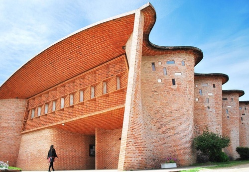 The Clay Architecture of Eladio Dieste