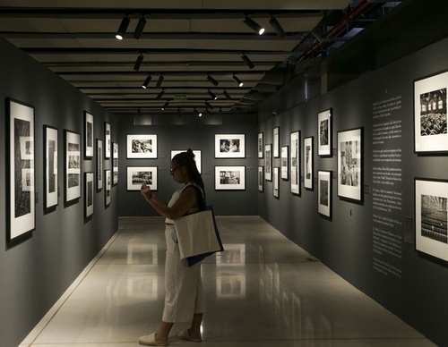Exhibition in Brasilia brings together 150 photographs by Sebastião Salgado