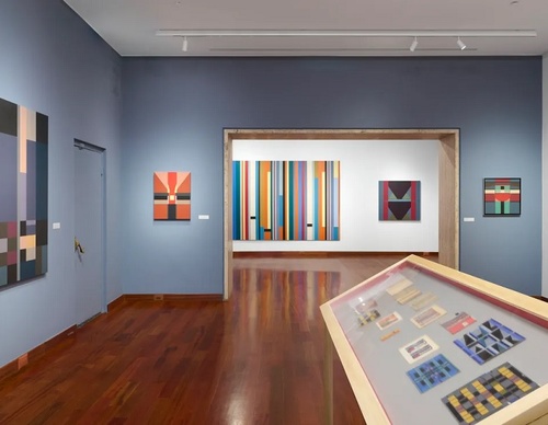 La esencia geométrica de Fanny Sanín se exhibe en la Americas Society