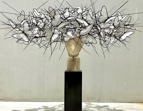 sulpture by manolo valdes spain