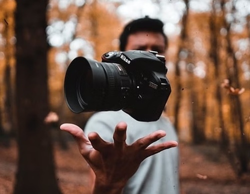 Difference Between Documentary and Artistic Photography + Creative Techniques for Photographers