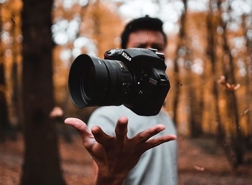 Difference Between Documentary and Artistic Photography + Creative Techniques for Photographers