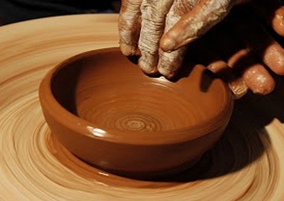 What is the history of ceramic art and how is it used today?