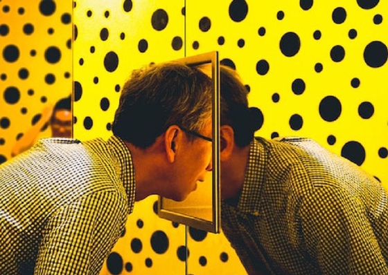 What is the difference between modern art and contemporary art?