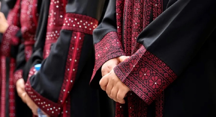 Gaza Artist Embroiders the 'Pain' of War in Paris