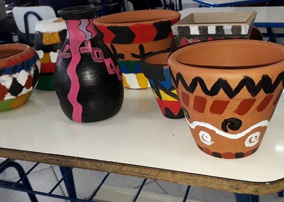 What is the history of ceramic art?