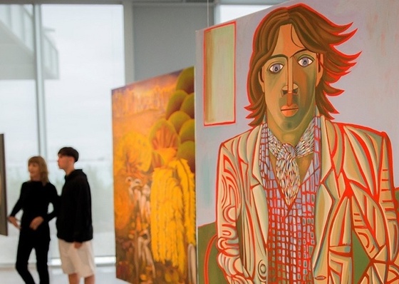 Florencia Böhtlingk na Malba Puertos: Pintando com a Vibração da Imediatidade