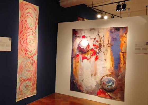 Arte Textil Contemporáneo: Hilos que Cuentan una Historia de Resistencia