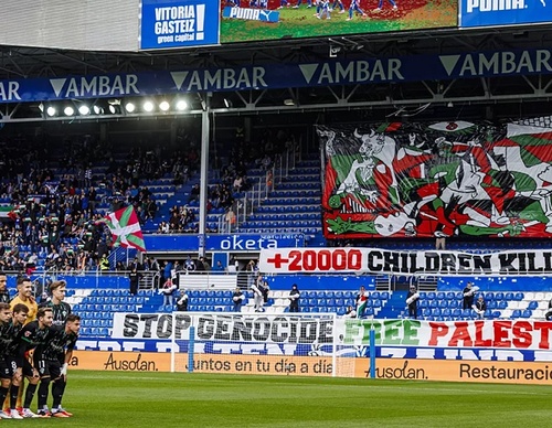Protesto chocante dos adeptos do Alavés por Gaza com pintura de Pablo Picasso
